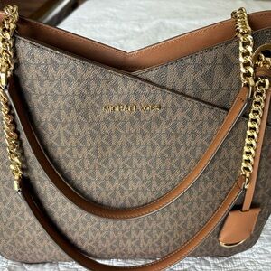 Michael Kors Purse with matching Wallet